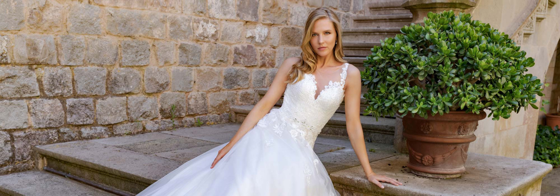 Braut in eleganter Spitze